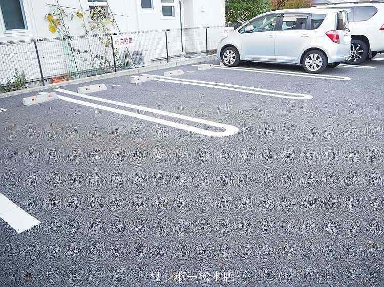 クラヴィエ並柳　B棟 駐車場