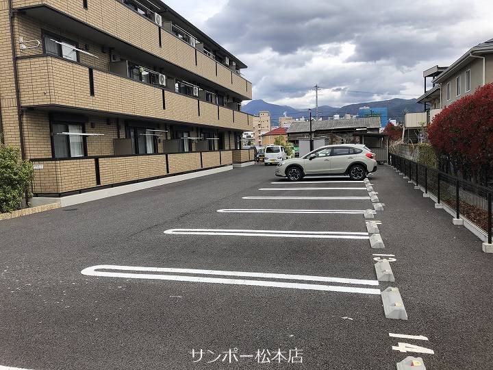 ソレイユ渚  駐車場