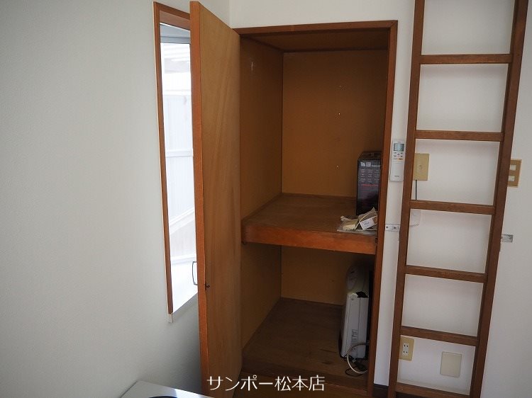 ヴィラ滝沢女鳥羽    収納