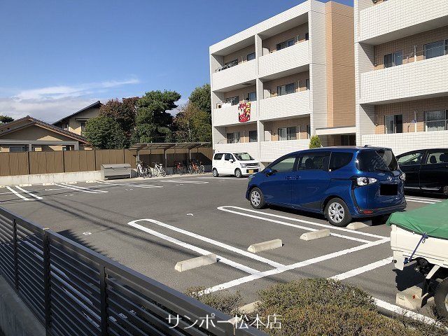 オーク笹部  駐車場