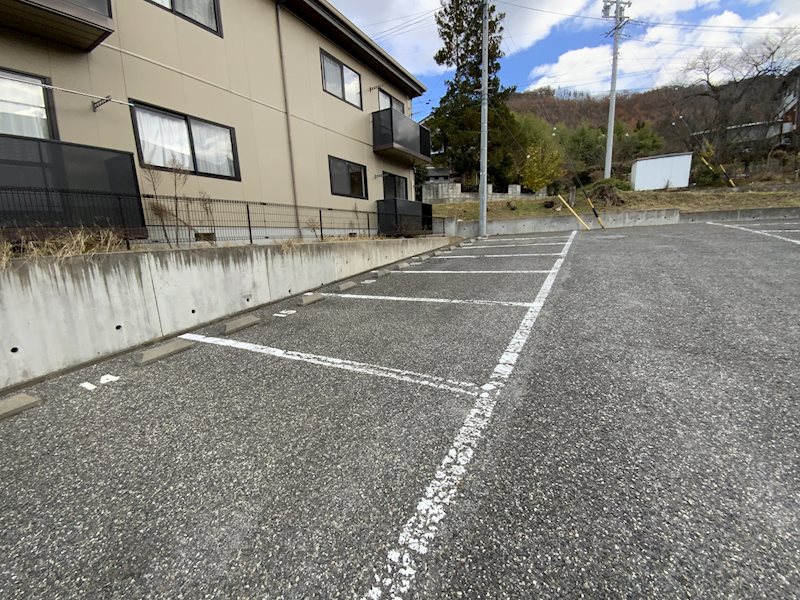 タウンプレミールD棟 駐車場