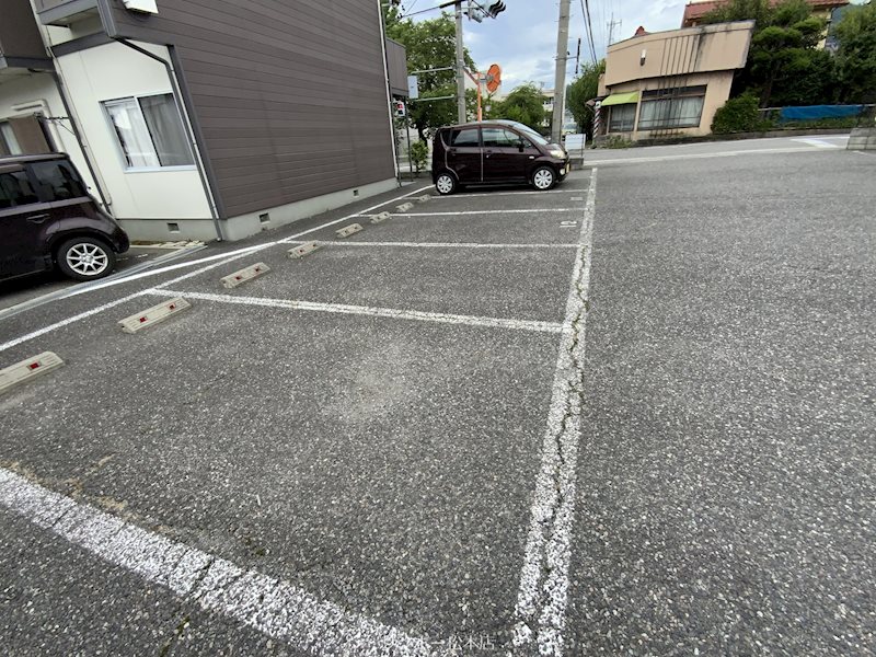 ディアスN 駐車場