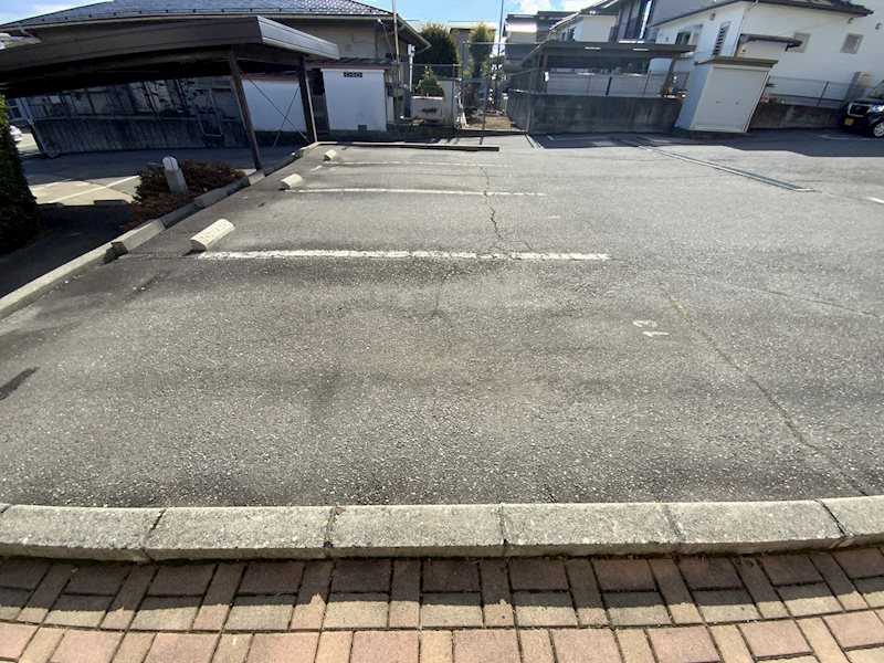 メゾンマルツ　A棟 駐車場