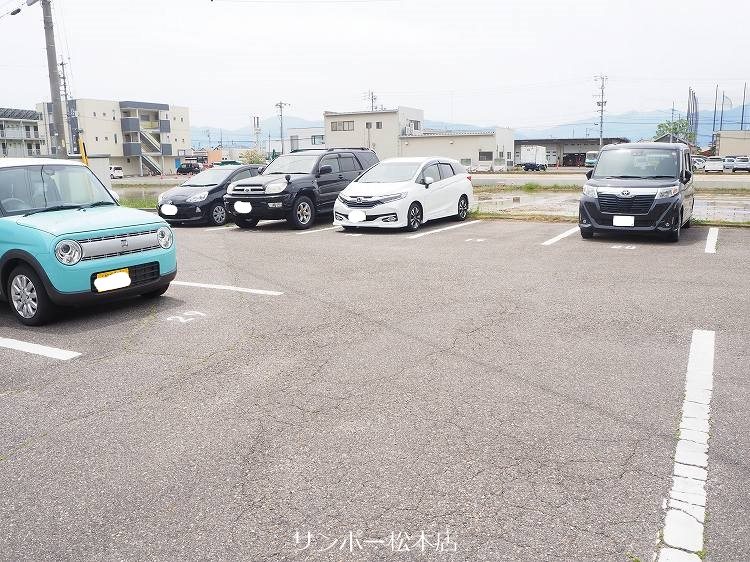クレストファイブ　Ａ棟 駐車場