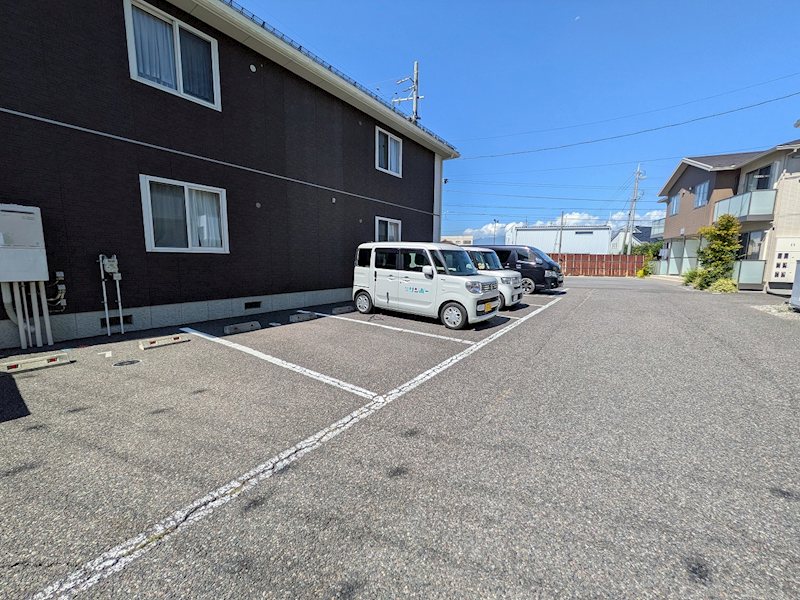 ラフレッサ 駐車場