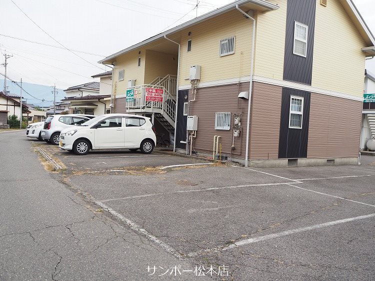 コーポナガタ 駐車場