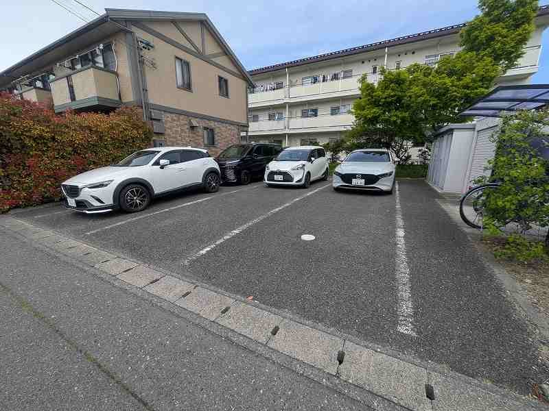 グラース 駐車場