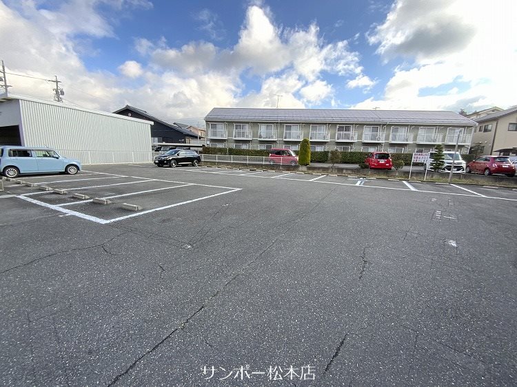並柳ハイツ 駐車場