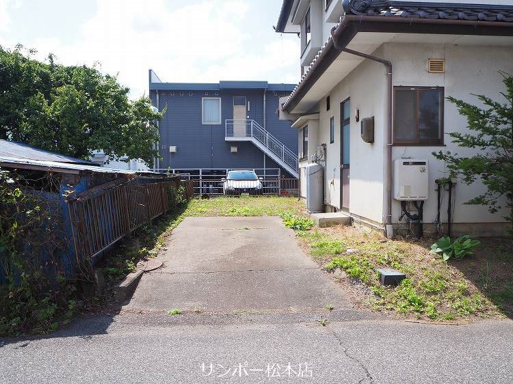 出川3丁目貸家 駐車場