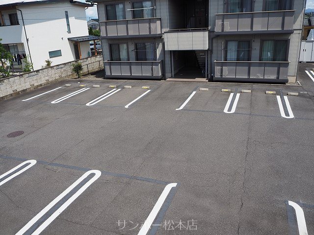 メゾン・ド・ソレーユ　Ａ棟 駐車場