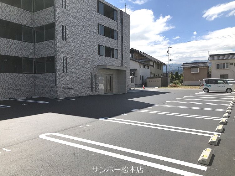 アライブⅤ 駐車場