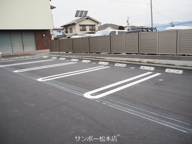 アベニールラフィナ 駐車場