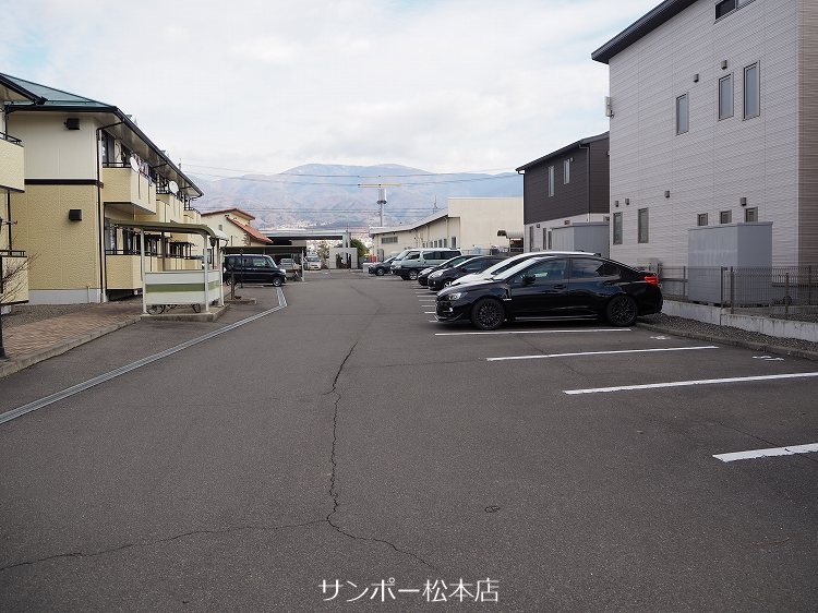 メゾンロゼール　Ｂ棟 駐車場