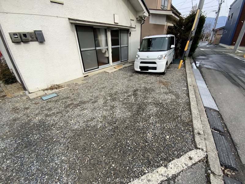 村井貸家 駐車場