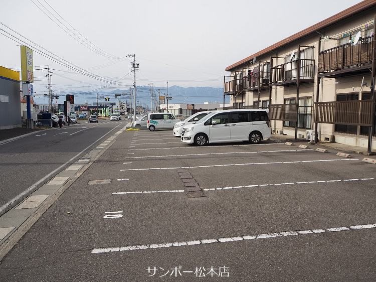 コーポシャローム 駐車場