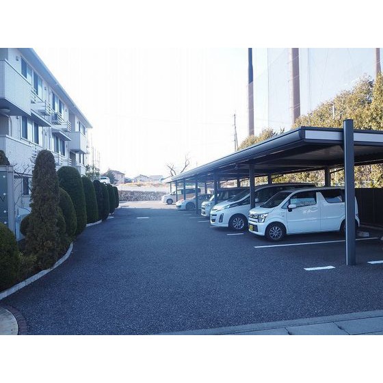 BLESTON　ARUGA  駐車場