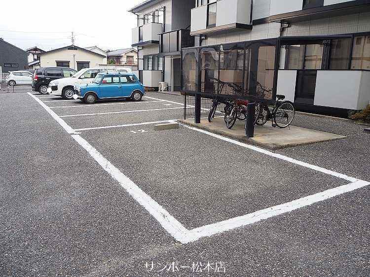 ヴィアーレ　Ｂ棟 駐車場