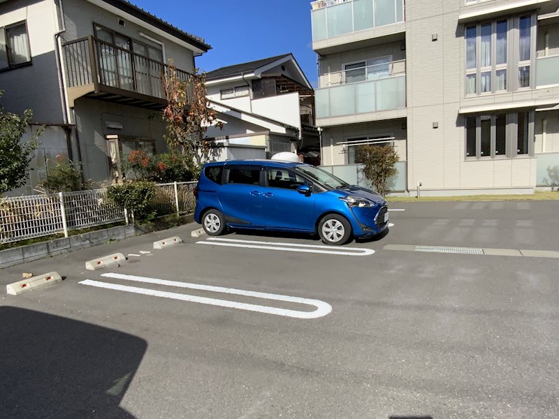 ベレオアクシア 駐車場