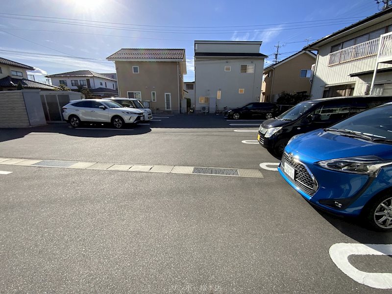 ベレオアクシア 駐車場