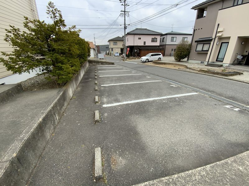 ビューラ南郷　A棟 駐車場