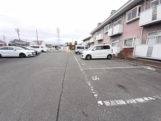 レザンドール 駐車場