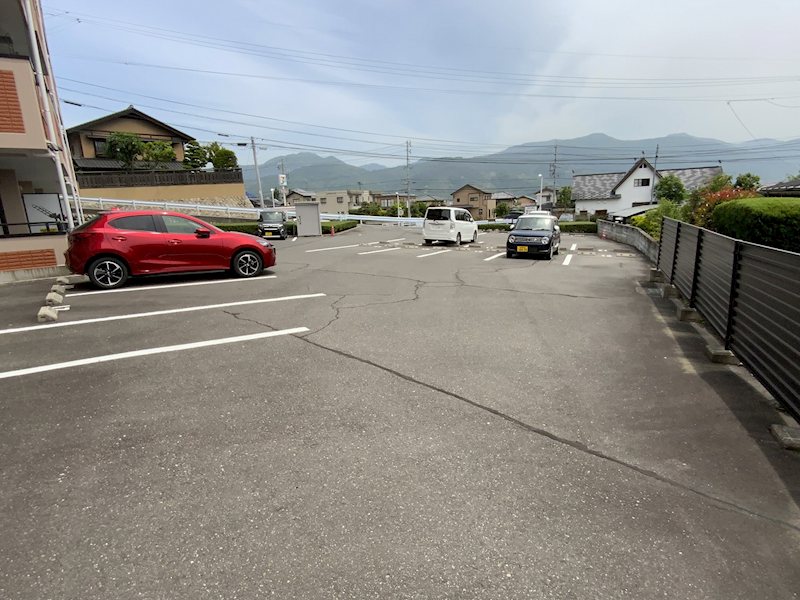 Ｖｉｅｗ　Ｃｒｅｓｔ 駐車場
