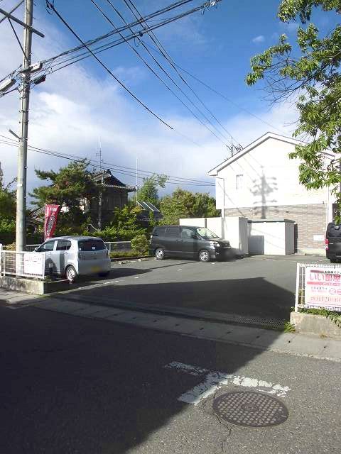 カールド・ファミリア 駐車場