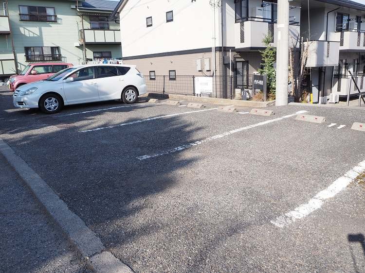 グランドール沢村 駐車場