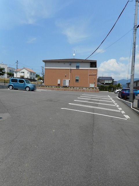 フレスクーラ蟻ヶ崎Ⅱ 駐車場
