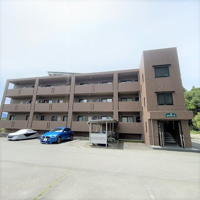 Ｊ，レフォール 外観