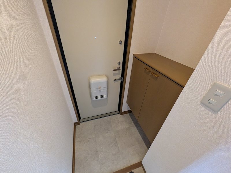 ハイカムール沢村 玄関