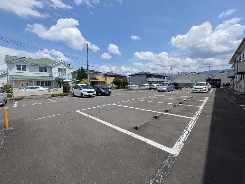 エスワイ杉山 駐車場