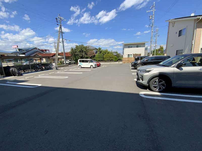 ヴィオコート平田 駐車場