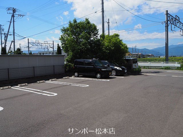 ジー・プレイス 駐車場