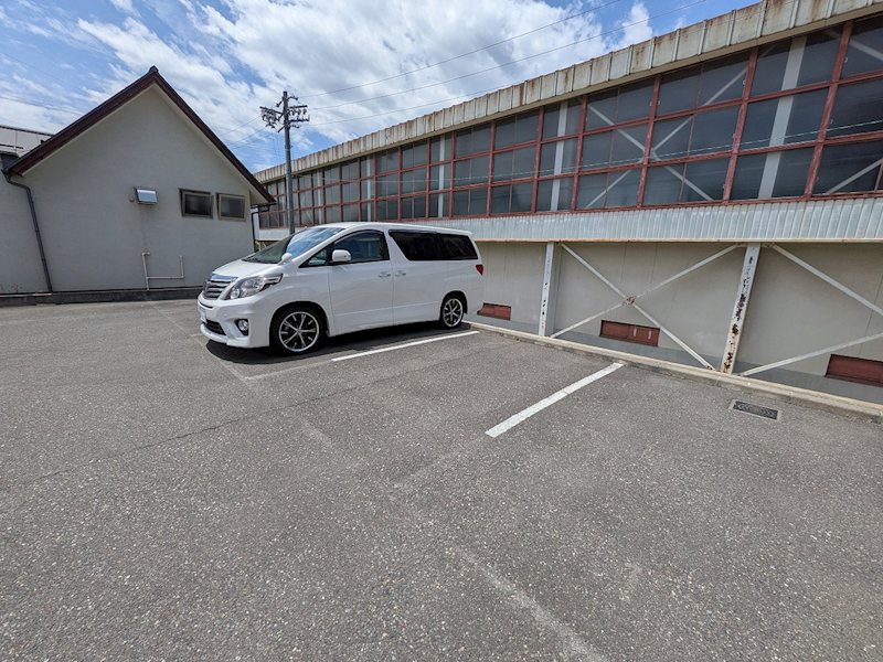 エミネンスコート 駐車場