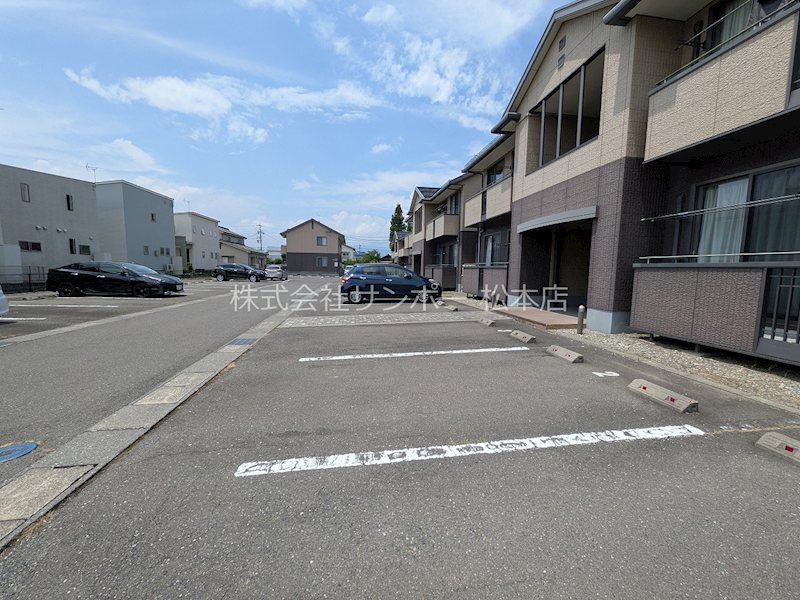 フォンテーヌ東　D棟 駐車場