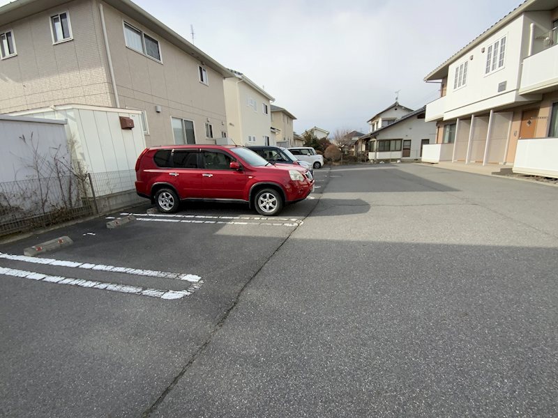 カーサファミリオ　Ｂ棟 駐車場