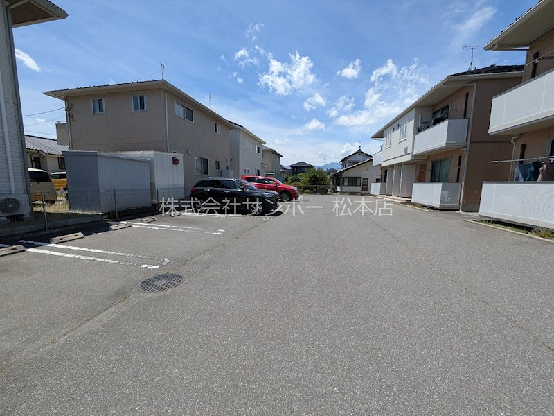 カーサファミリオ　Ｂ棟 駐車場