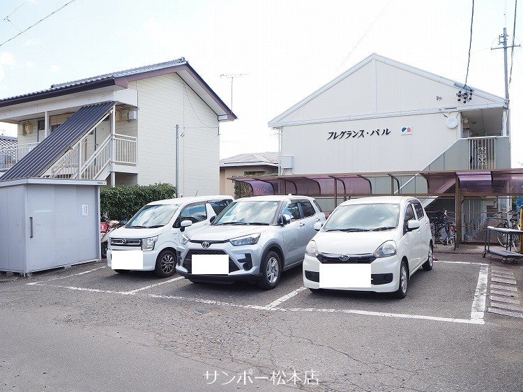 フレグランスパル 駐車場