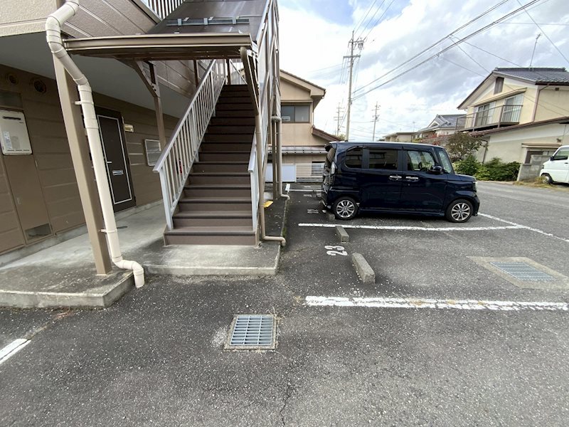 Surplus One ローデアコート　B棟 駐車場