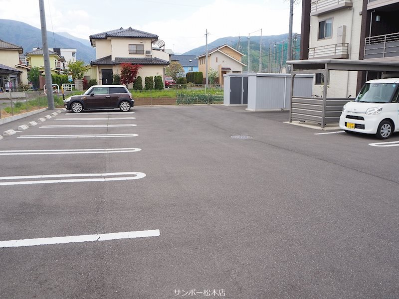 グラン・チェスタ 駐車場