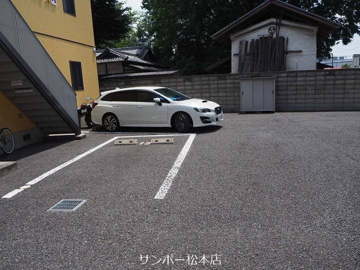 ドミール渚　Ａ棟 駐車場