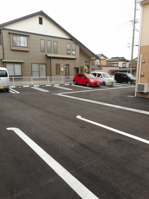 ヴィオーラ大門 駐車場