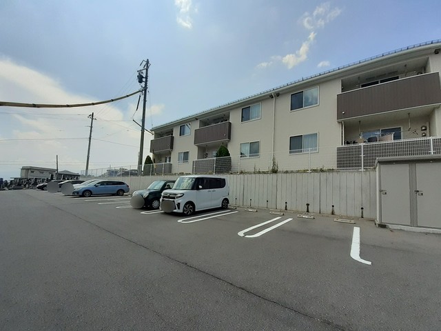 カーサ・アルバＢ 駐車場