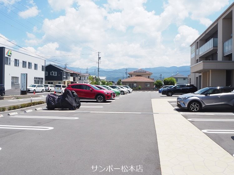 サンリッツ杉山 駐車場
