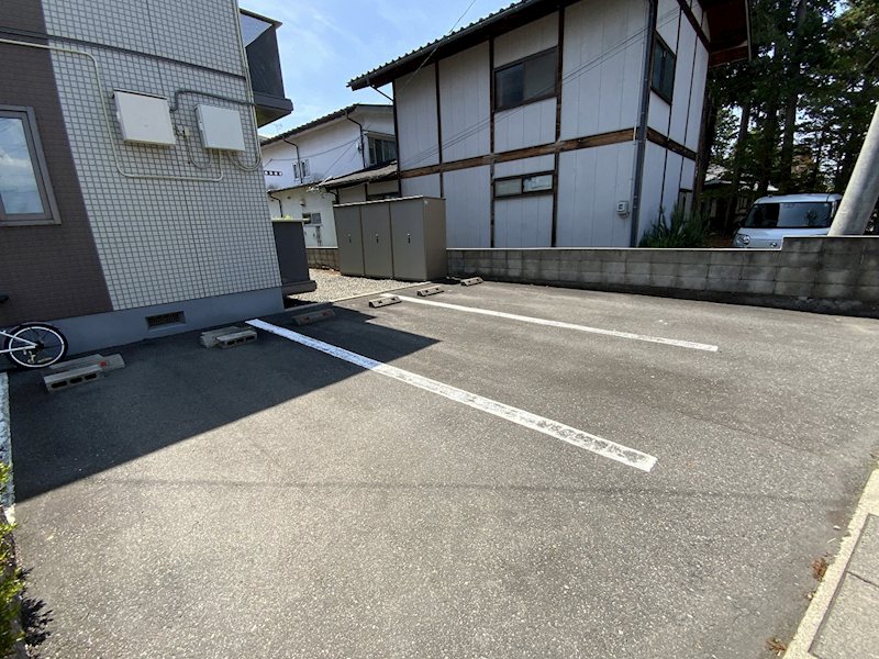 メゾン・イリス  駐車場