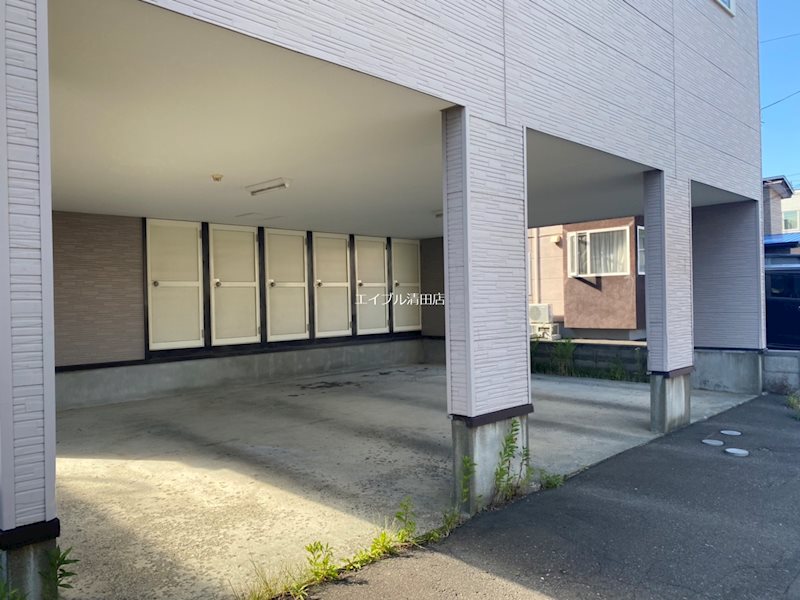 カルム真栄 駐車場