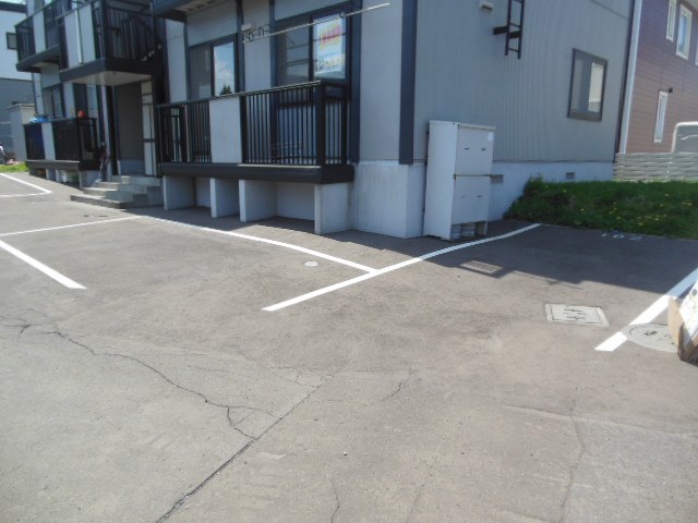 カーサ北野台 駐車場