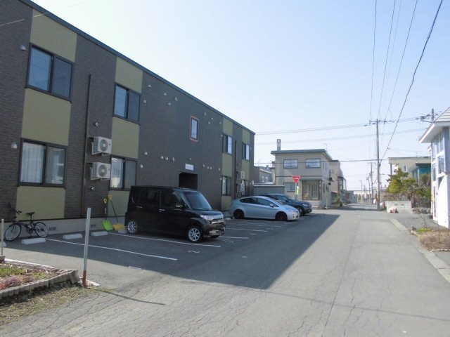 ORNIS南ヶ丘 駐車場