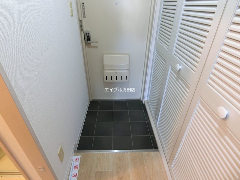 Ｒ４ＴＭビル  玄関
